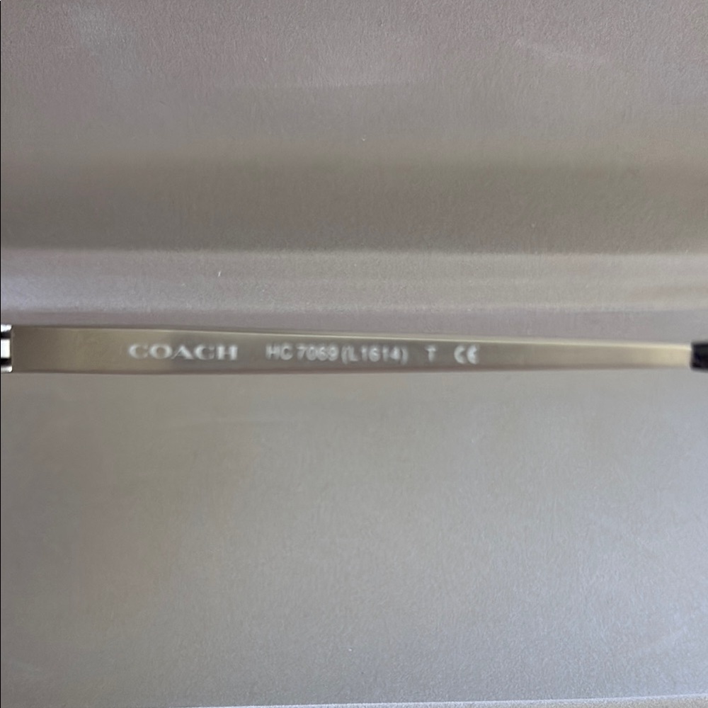 Coach Stylish Silver Aviator Sunglasses. Color Gunmetal. New with generic case. - Picture 3 of 6